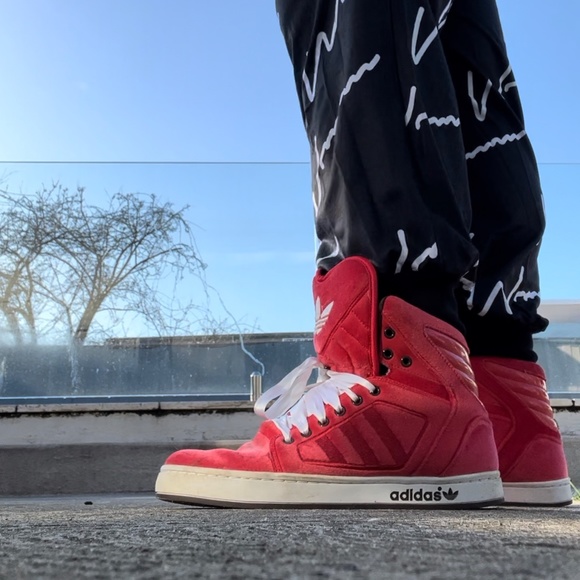 Adidas Red Hi Tops Velvet Unisex - Picture 2 of 3
